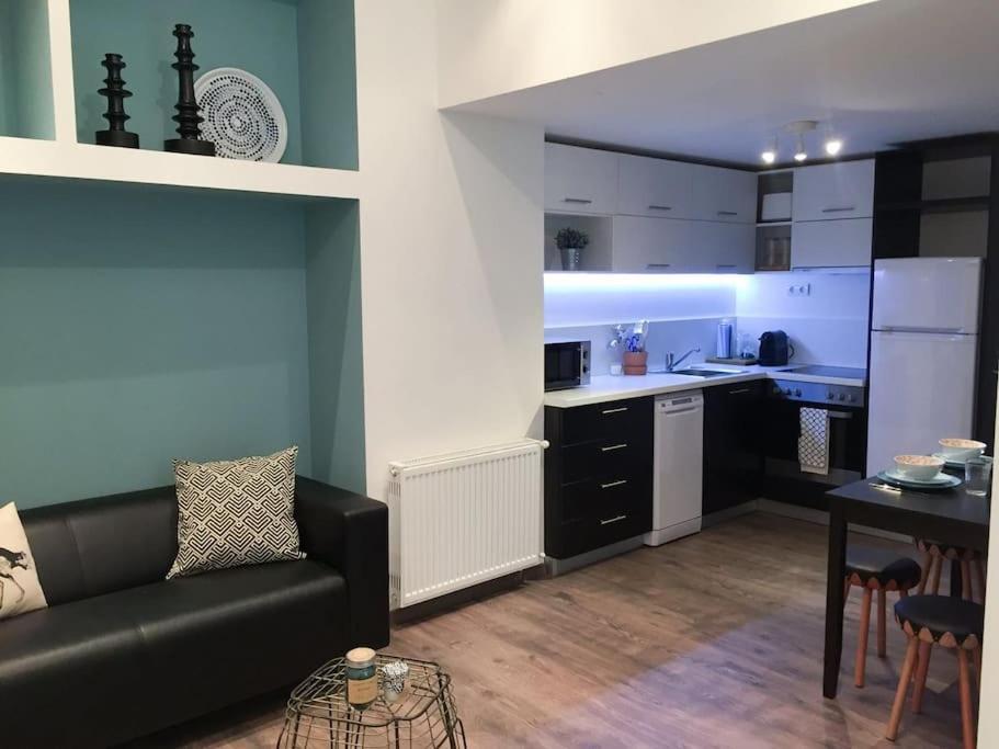 Apartment Cityscape Budget Breadfield